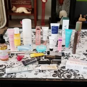25 pc. Ipsy Beauty Bundle